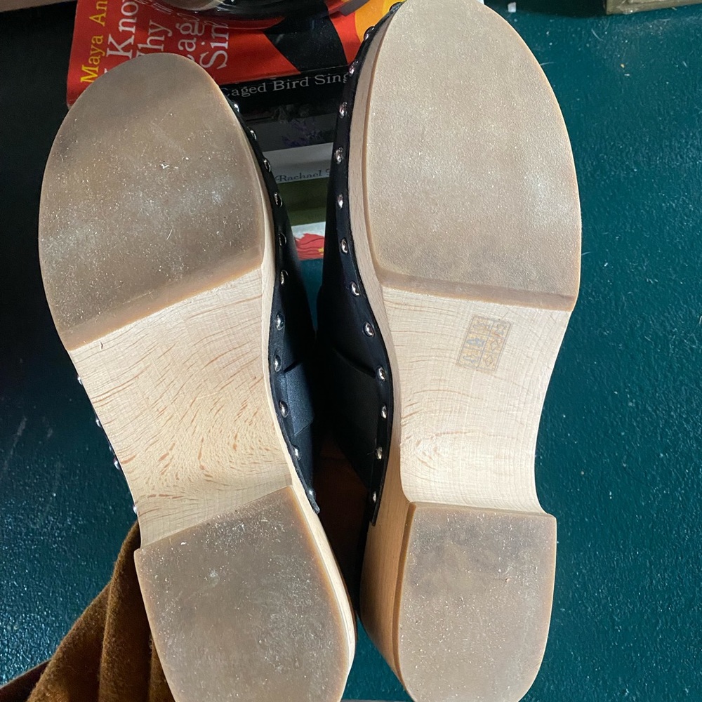 Beautiful BRAND NEW Coach Clogs - Picture 5 of 5